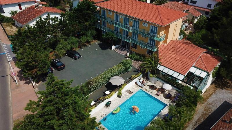קפברטון Hotel Aquitaine מראה חיצוני תמונה